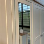 Guarda-roupa Bipartido 10 Portas 3 Gavetas Topázio 100% Madeira Maciça Branco /freijó - Image 7